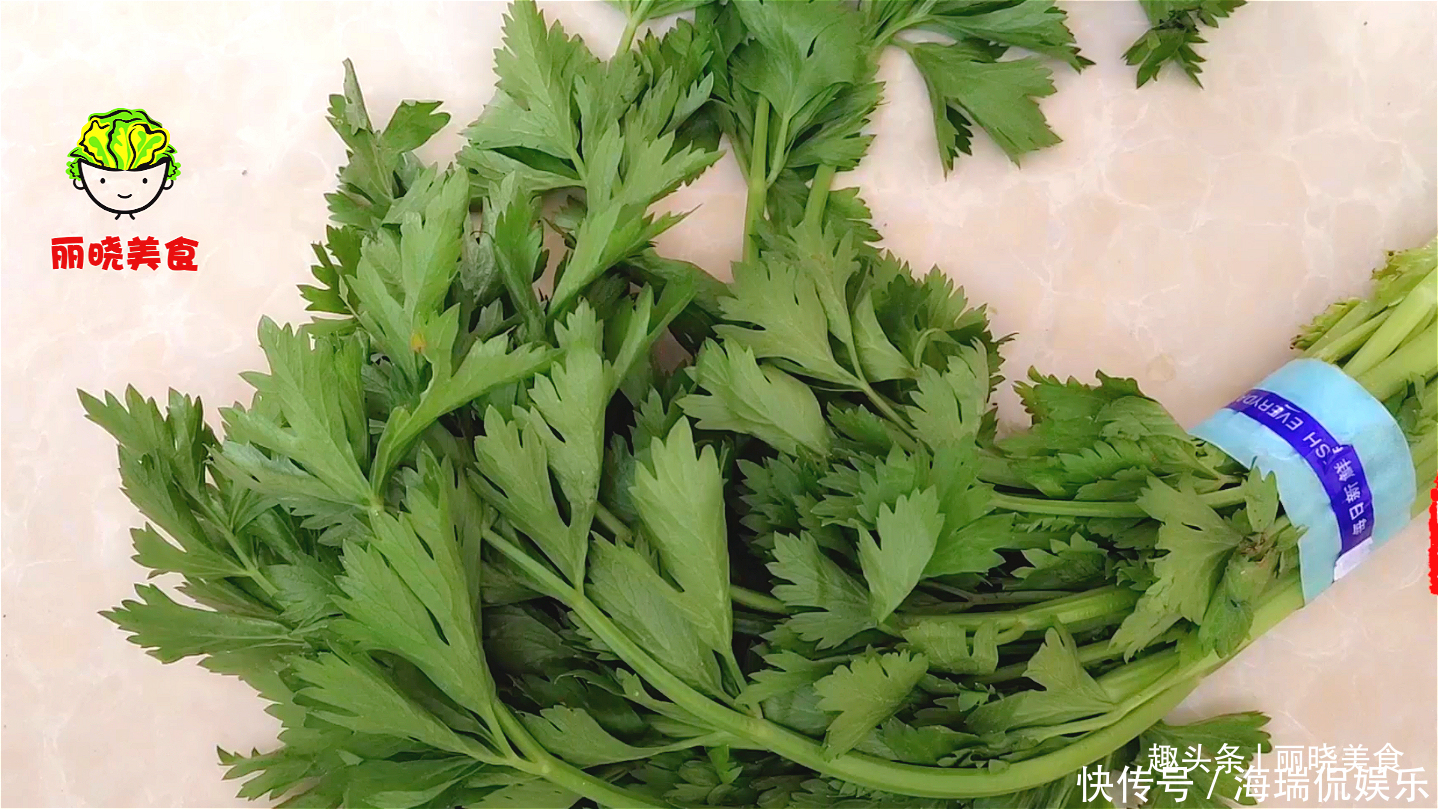 好吃|芹菜叶别丢了,教你一种超美味吃法,简单好吃味道足,越吃越想吃