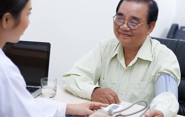 血压测量|晨起出现三个表现，你的血压已经升高，远离高血压，两个习惯要有