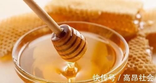 宝宝|宝宝没过二岁,这六种辅食别碰,儿科医生:会让孩子脾胃越来越弱