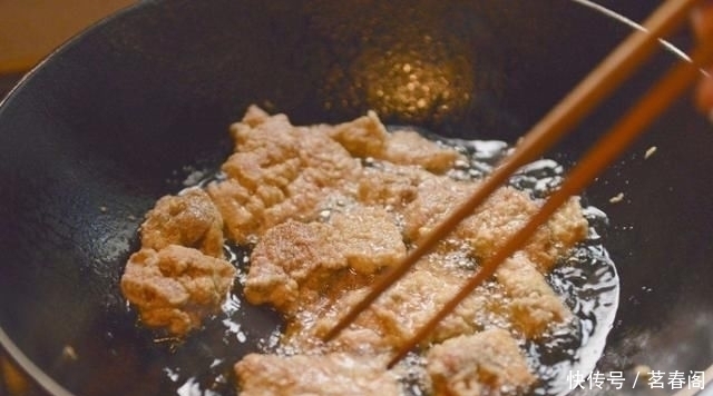 炸酥肉,有人用淀粉,有人用面粉大厨都不对,这样做才最好吃