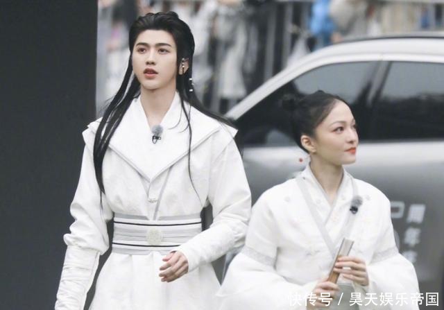 cos|跑男CP分组,杨颖张彬彬一组,黄旭熙周也一组,蔡徐坤小组养眼