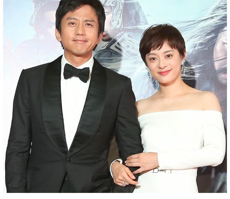 太搞笑！邓超在外录制综艺节目引热议，抓小动物摔到怀疑人生