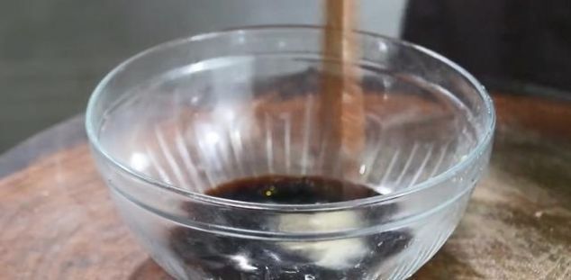 把五花肉扔进电饭锅,不加一滴水,出锅后一大锅都不够吃,太香了