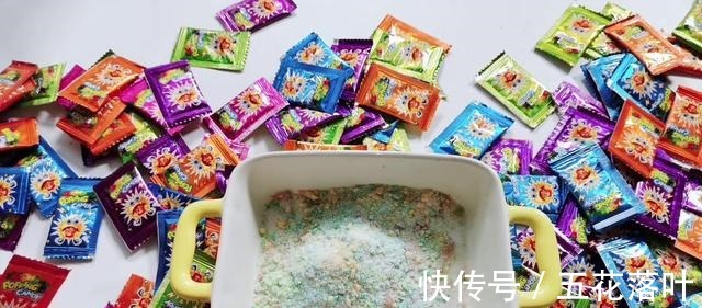 挑战用200包“跳跳糖”，做彩色棉花糖！咬一口在嘴里会跳起来吗！