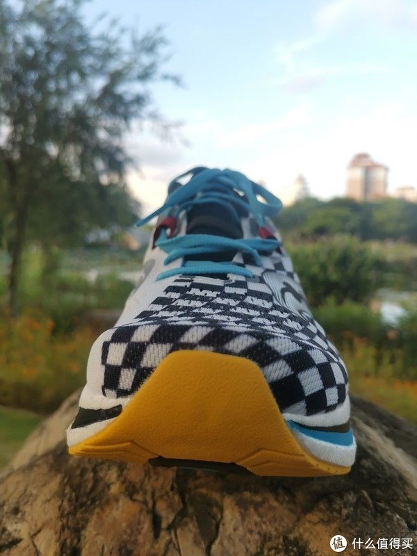 三兄弟|享受“风驰电掣”的感觉——Saucony Endorphin Pro 啡鹏2 碳板跑鞋测评