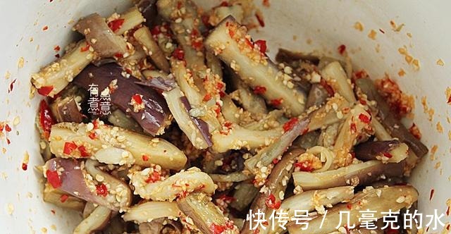 蒜香茄子|入秋后，这食材正当季，蒸熟拌一拌，口感软嫩味道鲜，好吃到光盘！