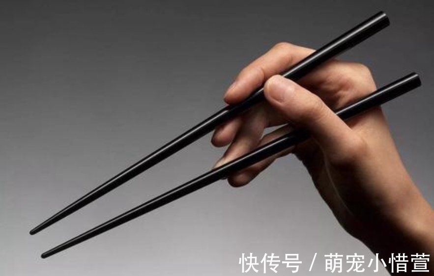 中国网友|老外用筷子夹不起来的4种菜，中国网友：第四种我们也不行