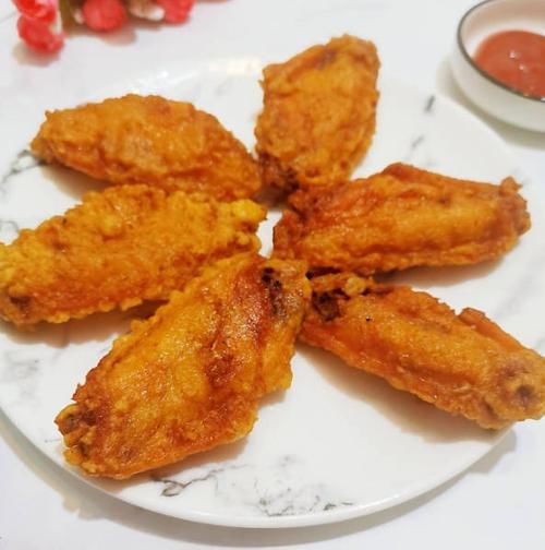 家常鸡翅菜谱，酥皮炸鸡翅，做法简单，好吃到舔手指，吃不够