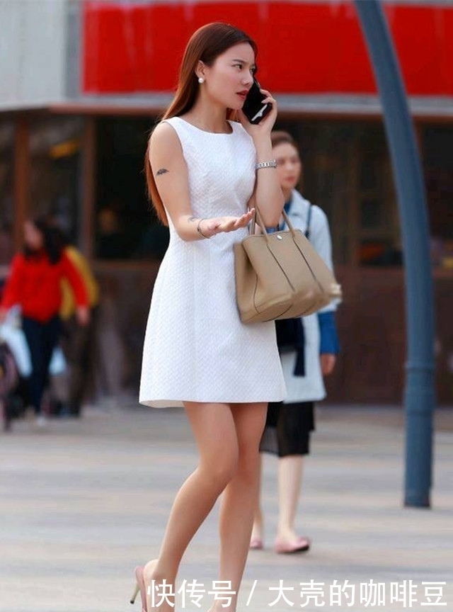 美女|街拍,街头靓丽的蕾丝装美女,图三很像高圆圆