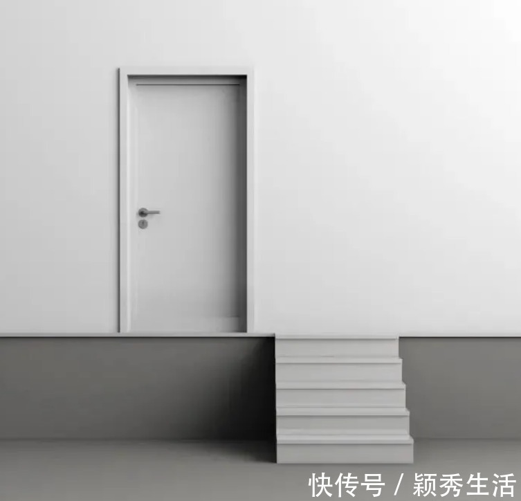 rin这位设计师做出了真正的“无用设计”，网友：每一个设计都要被骂