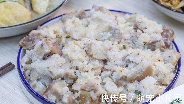 老家来亲戚，花两百多块钱做了11个菜招待，大伙吃了一锅米饭