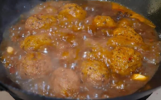 做红烧狮子头，牢记“调肉馅”方法，做好后软糯入味，口齿留香