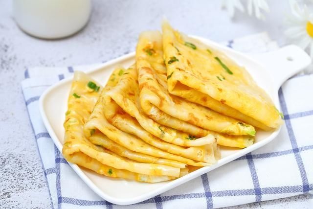 开学后孩子早餐别发愁，两分钟烙一张的营养鸡蛋饼，双手无需沾面