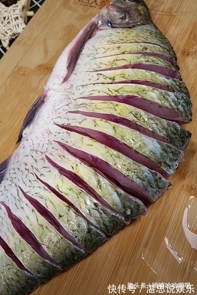 制作简单，上手快，活鱼的最高礼遇之清蒸武昌鱼！