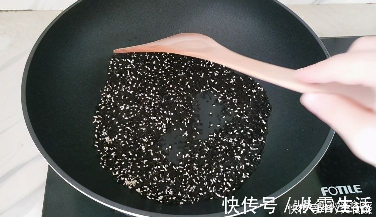 冷天要常吃黑芝麻,教你新做法,每天吃一勺,精神饱满过冬季