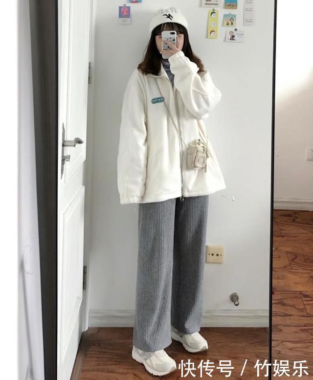 冬季有种穿搭正火,叫“摇粒绒外套+阔腿裤”,这么穿显瘦又休闲