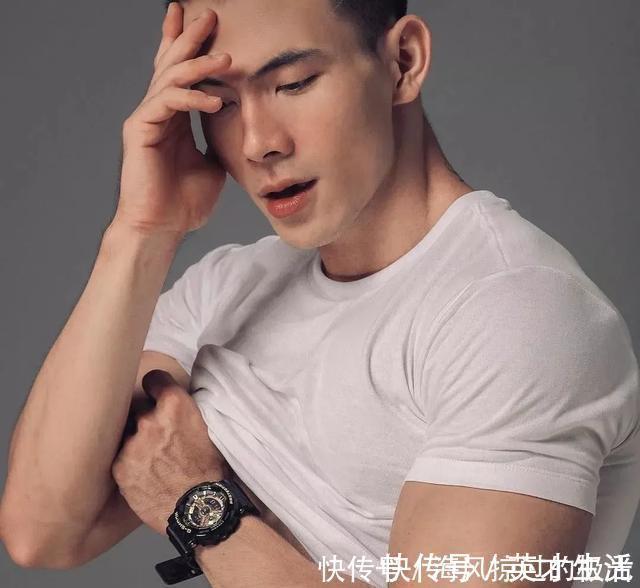 越南|越南小伙练出6块腹肌，还成了健身男模，果然肌肉才是最好的外衣