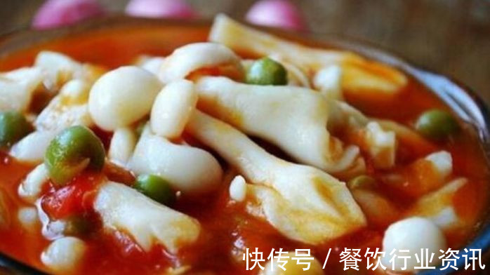 萝卜干炒肉末，烧汁蘑菇炒牛肉粒，香辣鸡爪，茄汁蘑菇的做法