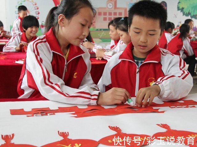 同学们|小学生因名字特殊，老师担心学生跑光，点名时只能叫“郝同学”