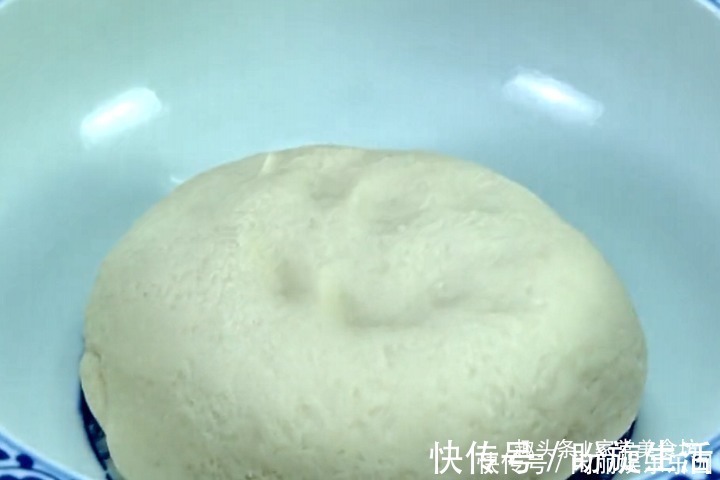 面团|葱花饼此做法，谁都能学会，暄软好吃有劲道，连吃一周都不腻