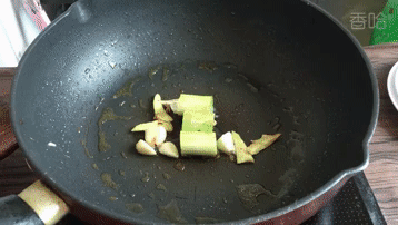 它是鱼腥的“克星”，做鱼的时候加上它，鱼肉更鲜嫩，一点都不腥