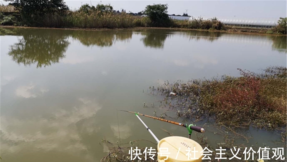 冬季钓鱼,一刮风就停口?鱼都“冻”得躲起来,还不用这种钓法?