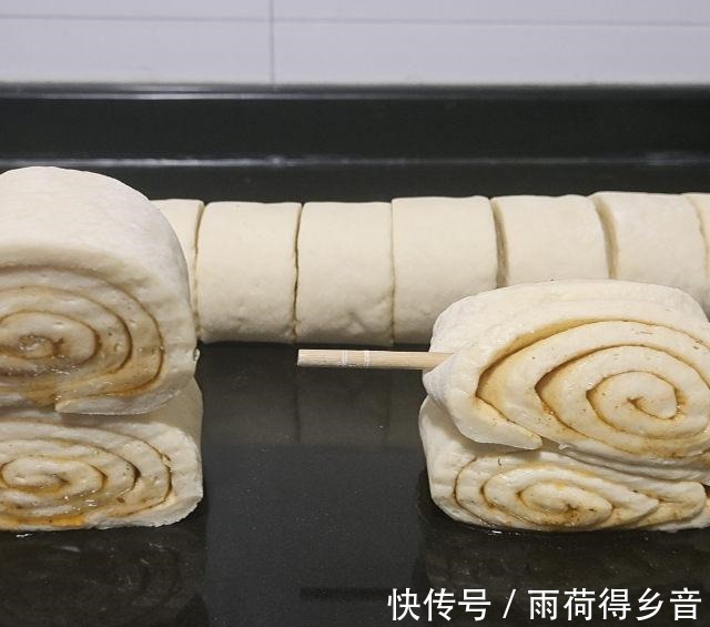 烧烤味花卷，蓬松暄软，营养美味！