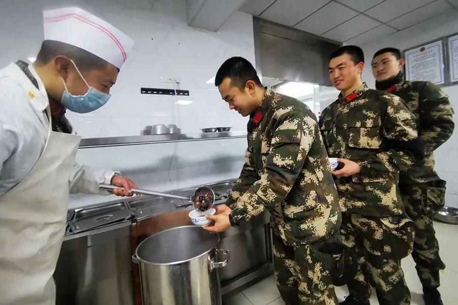 腊八｜开饭了，快来尝尝军营好粥