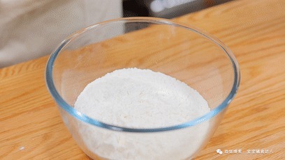 面粉里加1碗黑芝麻!1次能做十多个,包子也没有它香