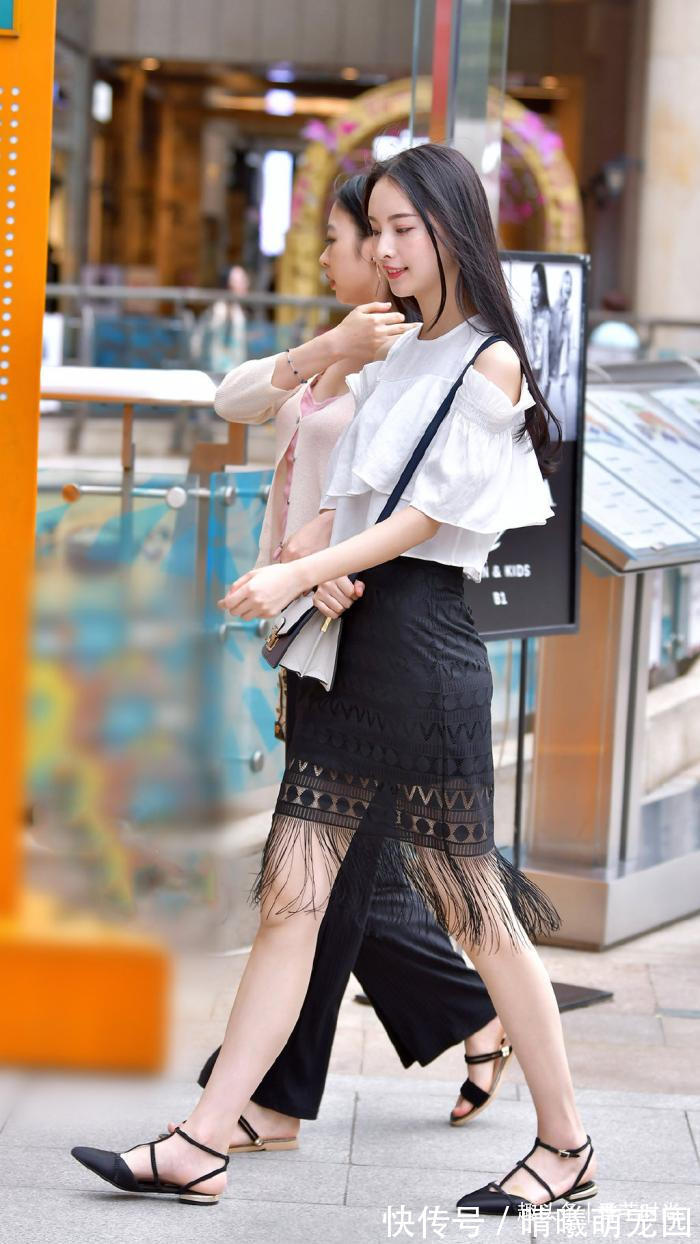 高跟鞋 爱美的女生就是会穿,裙子加点“流苏”才好看,飘逸又雅致