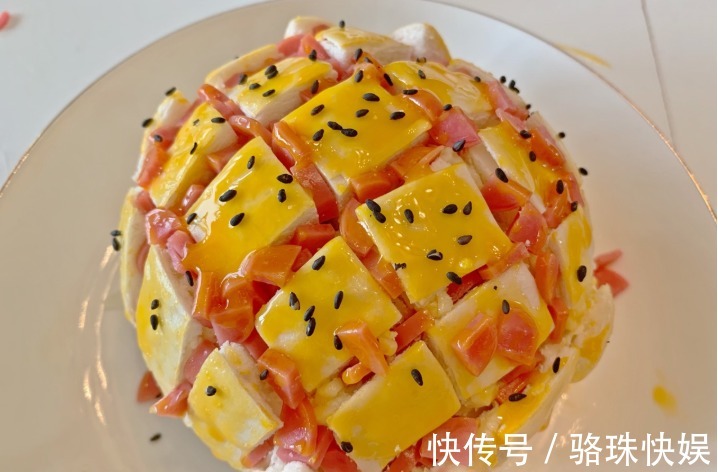 火腿肠|剩馒头秒变蛋糕，不用打发，又香又软，20分钟解决全家人的早餐