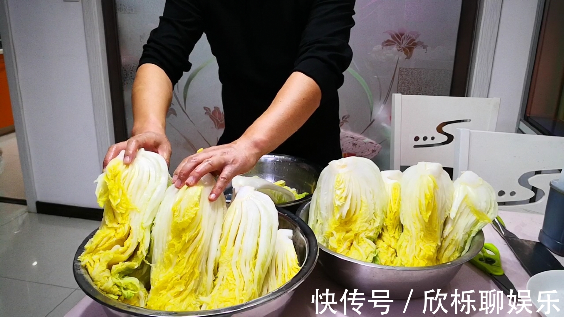 晓峰|腌酸菜时，最忌直加盐腌，多加1步，酸香味浓郁，放1年都不坏！