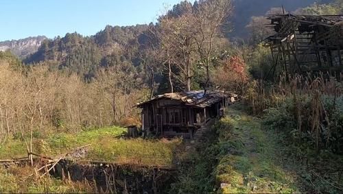 湘西大山深处土匪窝，房屋坍塌哨卡还在，不搞旅游开发真可惜