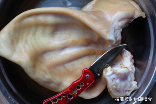 秘制卤猪耳强势来袭,焖出来的美味,又脆又有嚼劲,绝对解馋