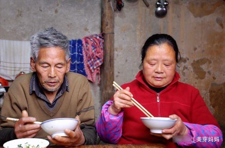 女孩|31岁妈妈被催生三胎,只因头两胎是女孩,医生痛心又无奈