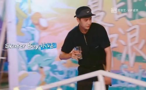 王一博|王一博黃軒深夜談心,有誰注意到王一博說了啥意外暴露生活狀態(tài)