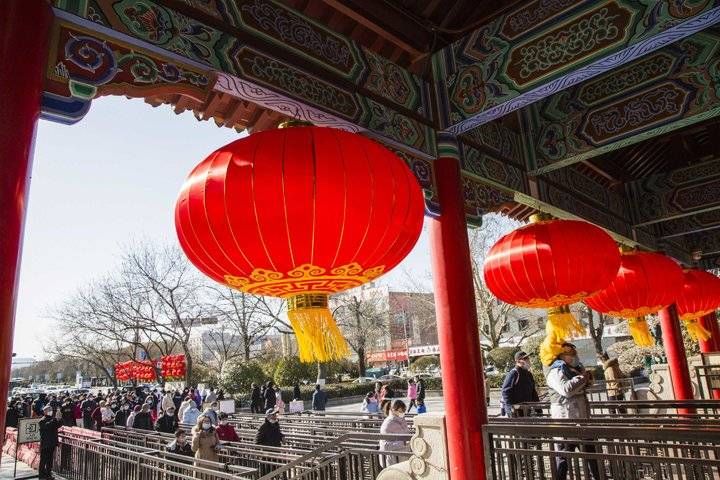 大红灯笼高高挂|虎年春节第一天，处处灯笼高挂喜庆洋洋