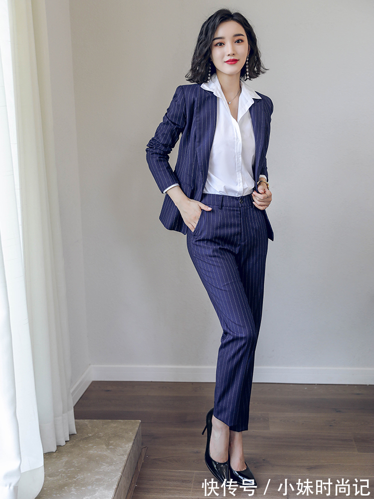 迷人|没有哪个上班女郎能拒绝这样的打扮,气质太迷人了,并且彰显干练