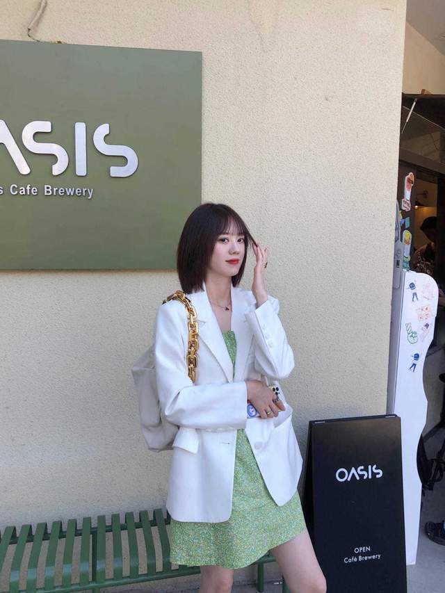 衣橱|气质女神衣橱里必备的衣服款式，西服和连衣裙，不光百搭还高级