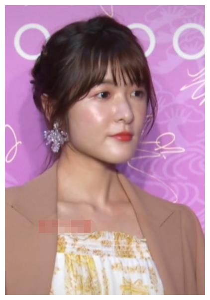 24岁徐娇近照太显老?面部肿胀十分僵硬,网友吐槽像大妈?