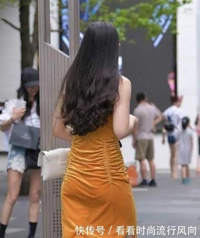 花花绿绿 连衣裙遮肉又显瘦,美女吊带连衣裙,“大象腿”的福利!