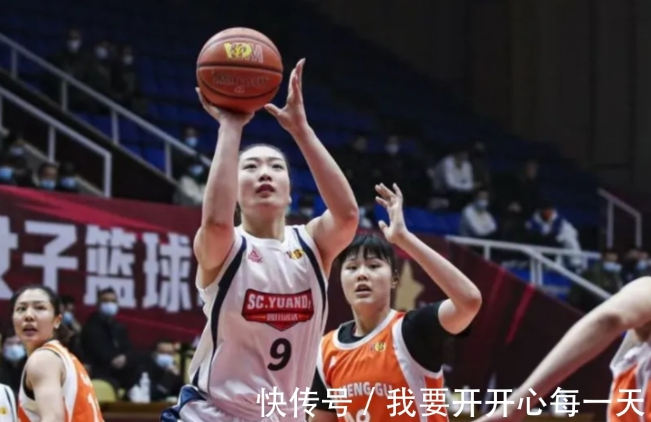 焦点之战|神仙打架！1场比赛，汇集9个国手！这反映出来，女篮联赛的悲哀？