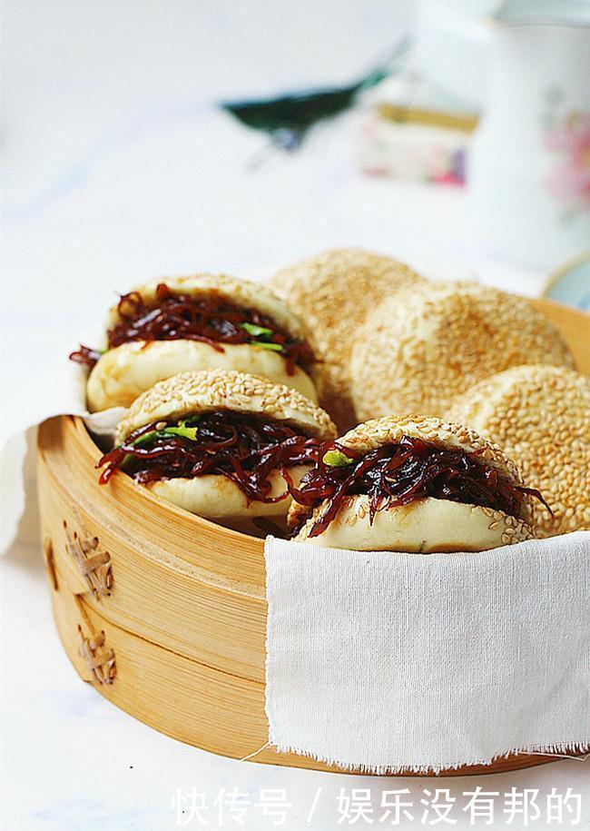 老北京酱咸菜丝,丝丝入味,夹空心小烧饼吃比肉还香