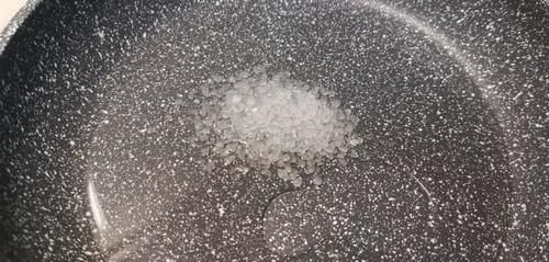  李子柒教做“咸蛋黄猪肝”，意外曝光真实厨艺，网友：早该料到！