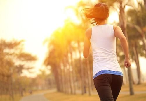 骨骼|跑步的6个好处，系紧鞋带跑起来，心脏健康强壮骨骼仅是一个开始