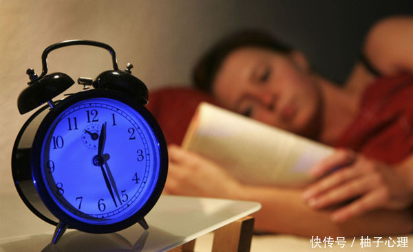 失眠千万不要吃这9种食物,若不及时发现,你会彻夜难眠