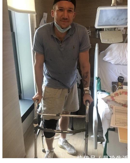 外籍艺人易宇航交不起房租,靠视帝援手,以此来点亮自己的演艺