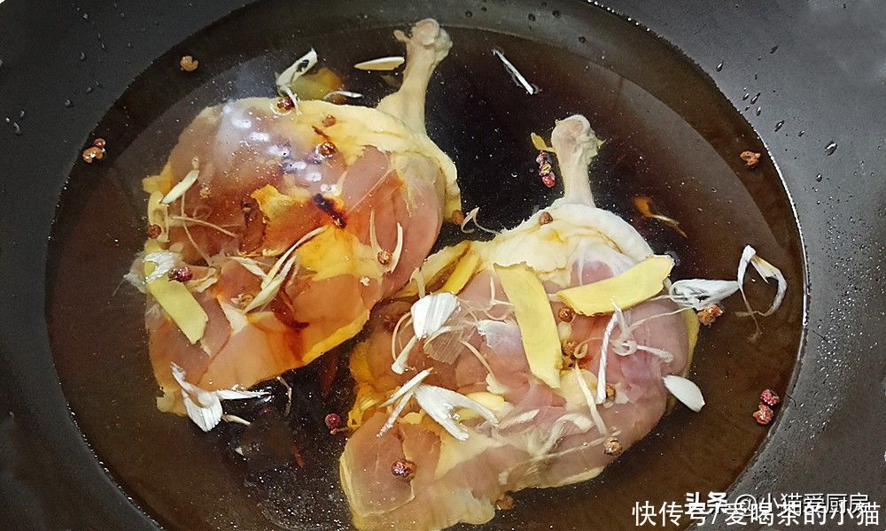 小猫|教你水晶盐鸭肉做法，成菜晶莹剔透口感Q弹，特别爽口还解馋