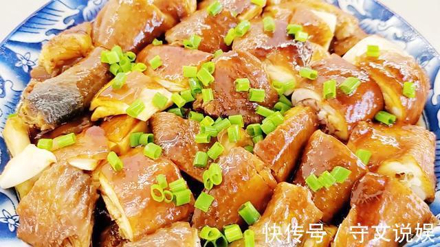 鸡肉|吃了30几年的鸡，这做法最好吃，整只鸡丢进锅里，全家人抢着吃