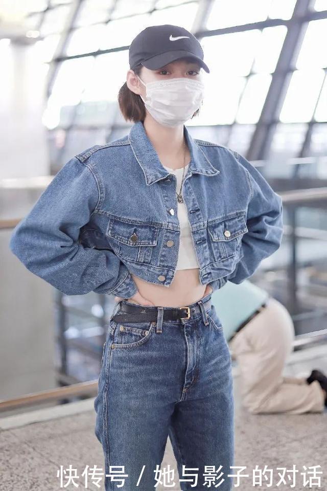 搭配|段奥娟这是瘦了多少穿露脐装配工装裤,细腰紧实一点赘肉都没有